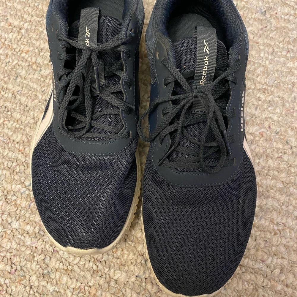 Woman’s size 8 Reebok sneakers